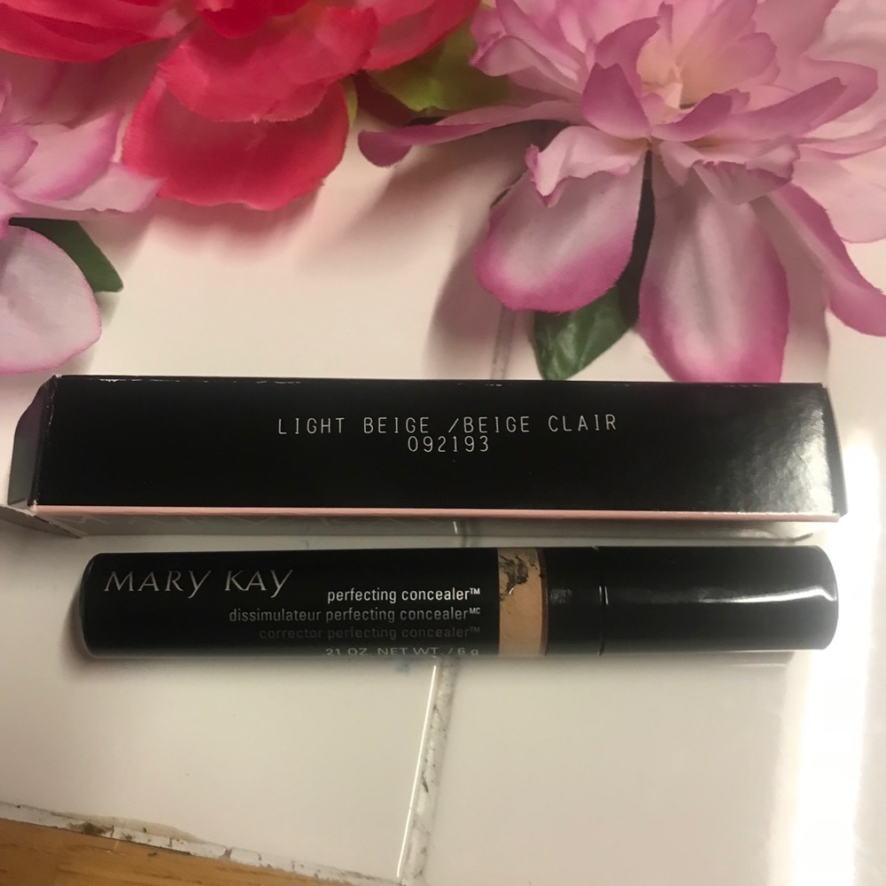 Light Beige Perfecting Concealer Mary Kay